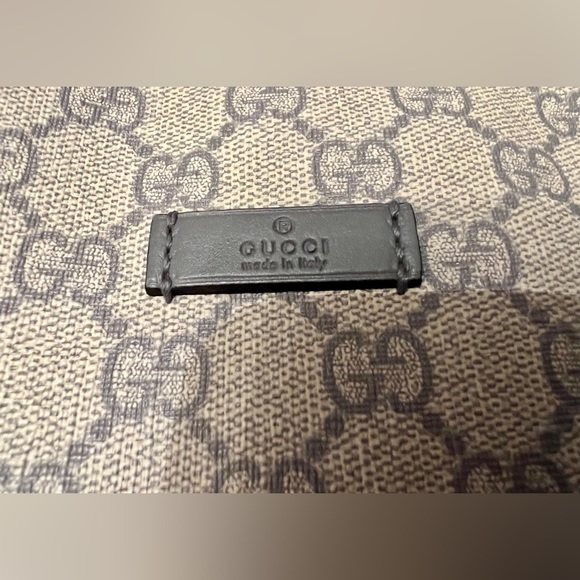 Authentic Gucci shoulder bag in Excellent condition with dust bag and box. - Picture 8 of 15